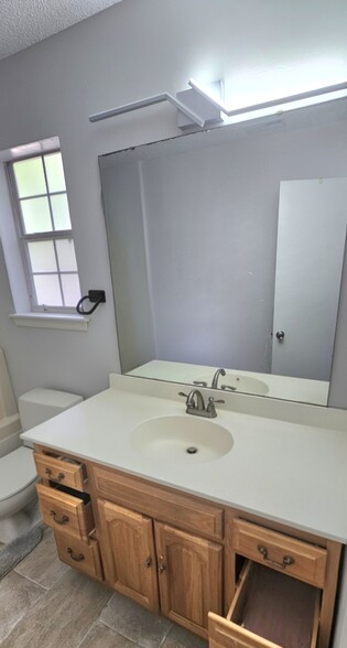 Second bathroom - 10430 Brawley Ln