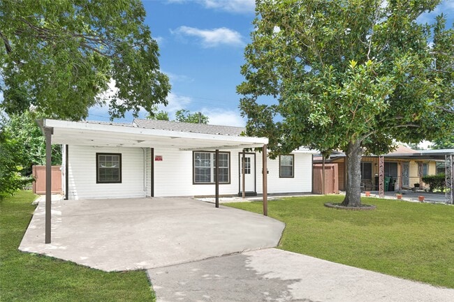 Building Photo - 3302 Stallings Dr
