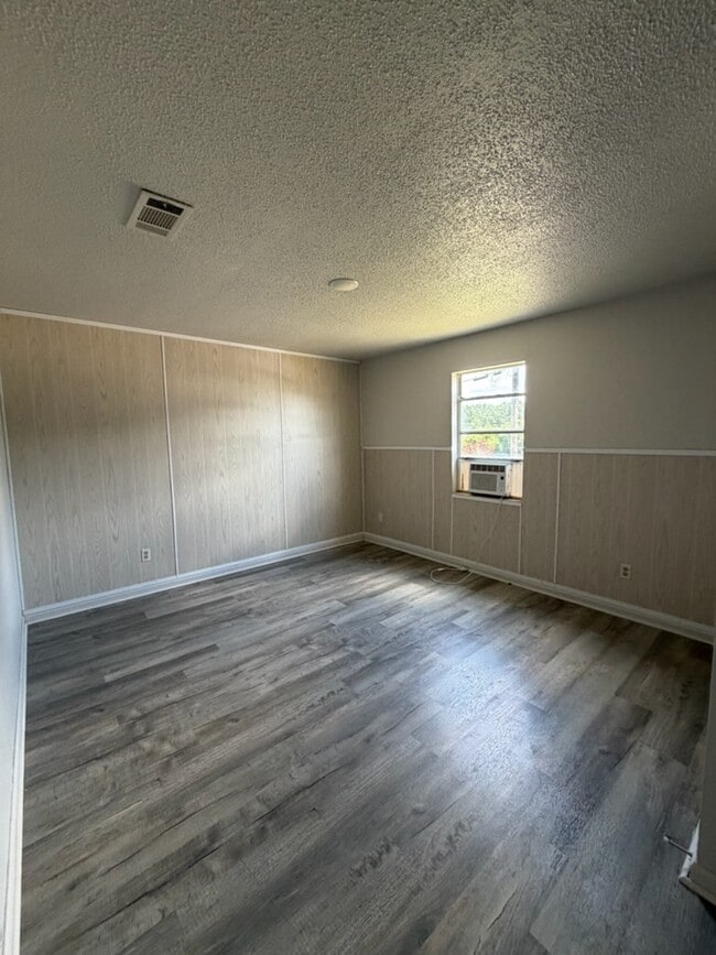 Building Photo - 216 Horton Dr