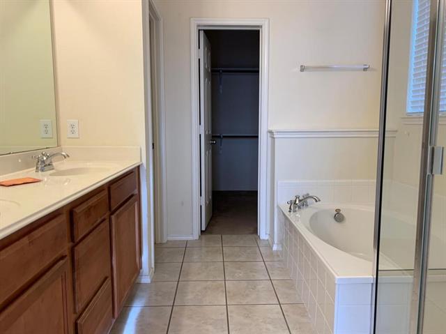 Building Photo - 1010 Utopia Ln