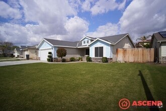 Building Photo - Amazing 3 bedroom Home In Southwest Bakers...