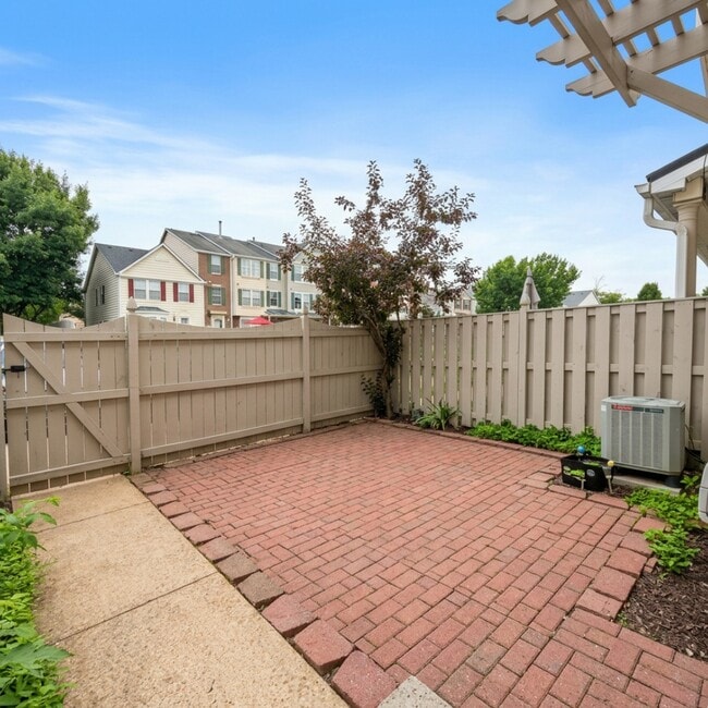 Building Photo - 594 Cascade Way