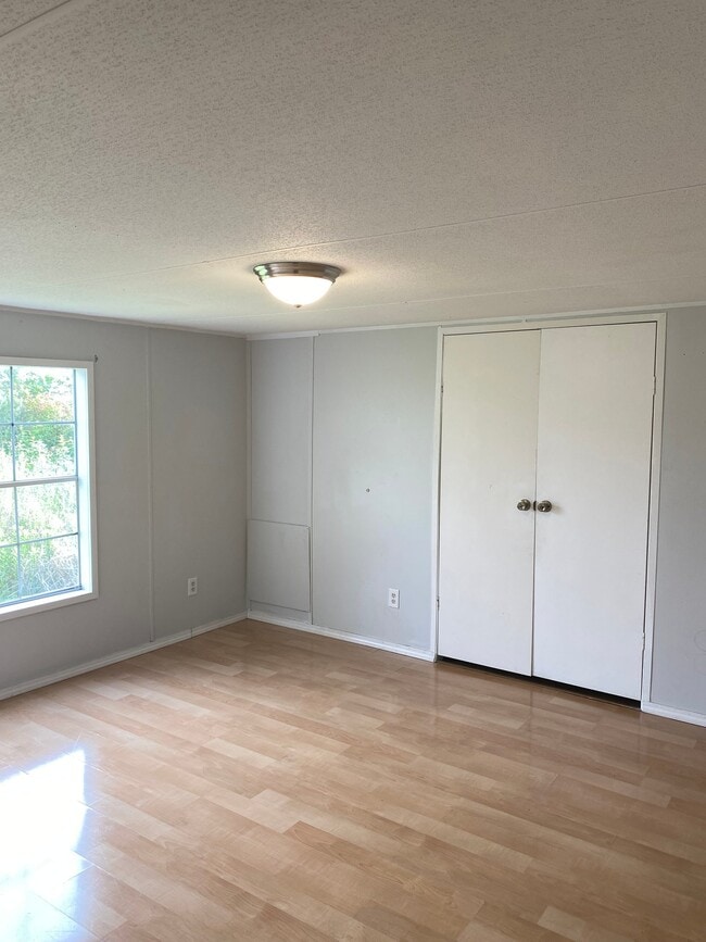 Building Photo - 5907 Cromwell Dr