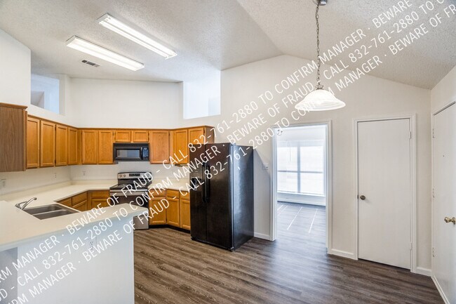 Building Photo - 1538 Evergreen Dr