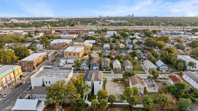 Building Photo - 2311 W Spruce St