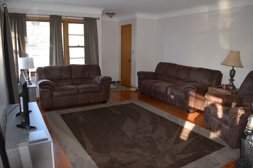 Building Photo - 1588 Case Ave