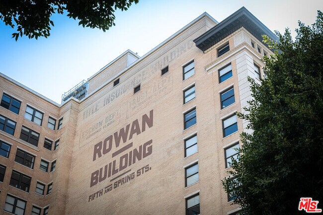 Building Photo - 460 S Spring St