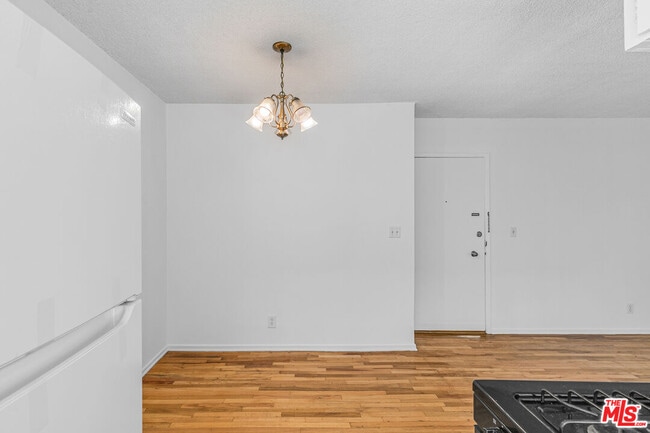 Building Photo - 1627 S Bundy Dr