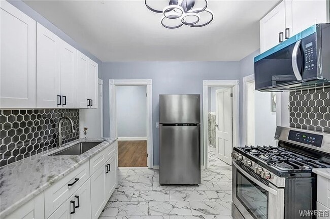 Building Photo - 405 W Ferry St