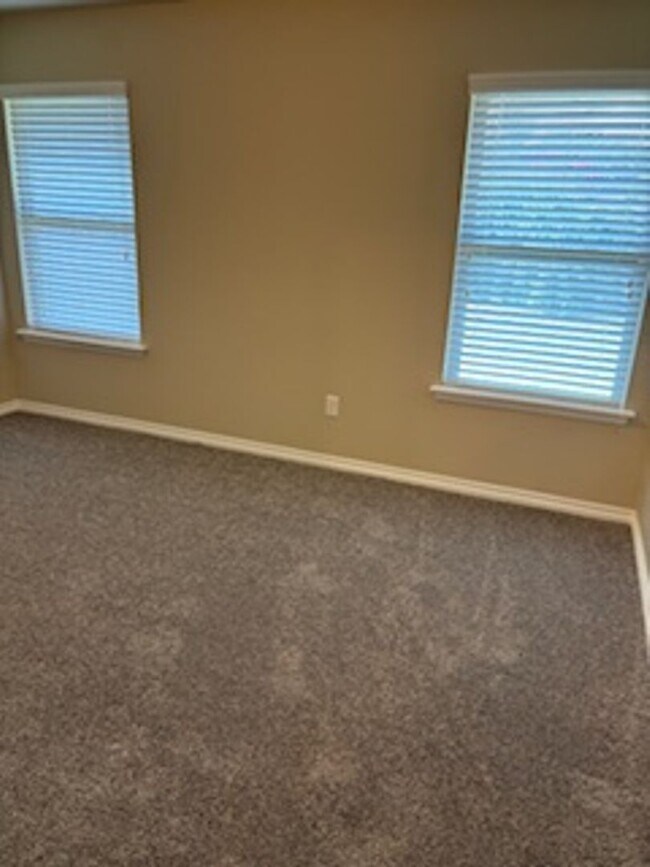 Building Photo - 427 Dalton Ln