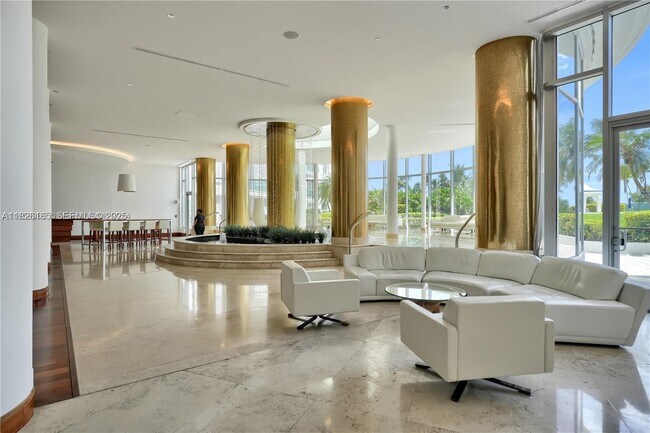 Building Photo - 5151 Collins Ave