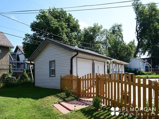 Building Photo - 5022I