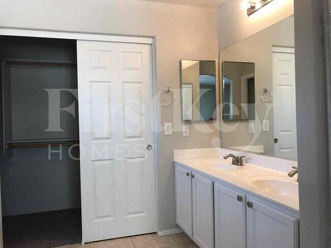 Building Photo - 31351 N Blackfoot Dr