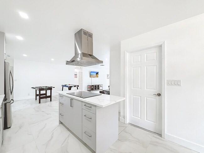 Building Photo - 635 Kingbird Cir