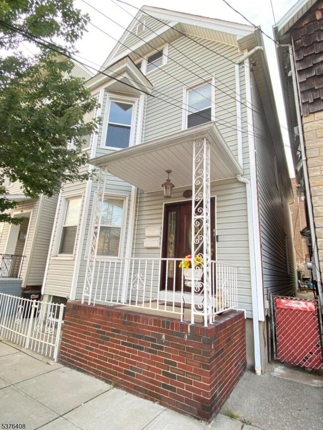 Primary Photo - 218 Cleveland Ave
