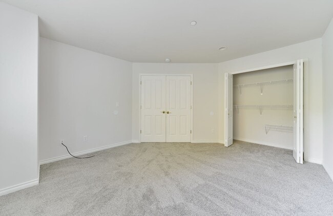 Building Photo - Nice 5 Bed / 2.5 bath house for rent in Kenmore.