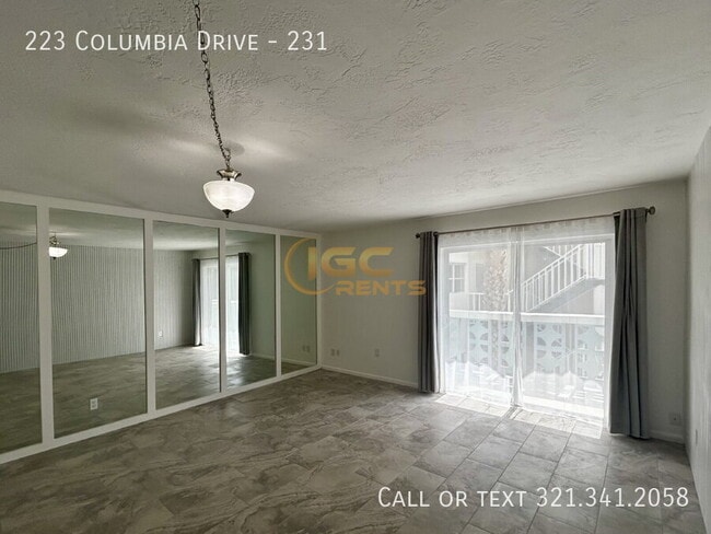 Building Photo - 223 Columbia Dr