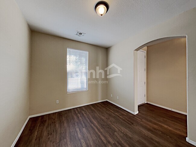 Building Photo - 1026 E Chambers St