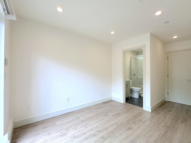 Building Photo - 108 Bosworth St