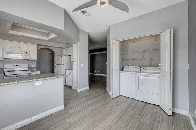 Building Photo - Stunning Upstairs Condo in Gated Indian Wells Community!