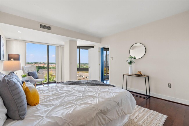 Building Photo - 1530 Key Blvd