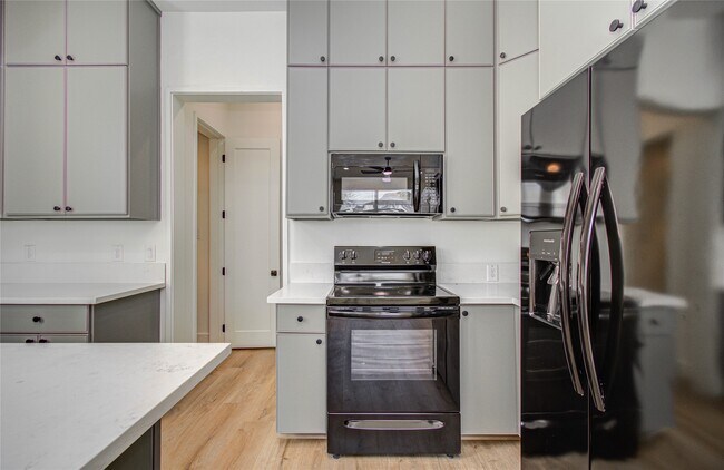 Building Photo - 4605 Edison St