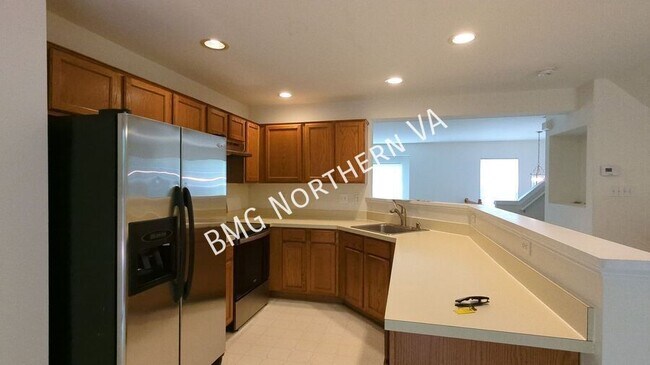 Building Photo - 10207 Magnolia Grove Dr