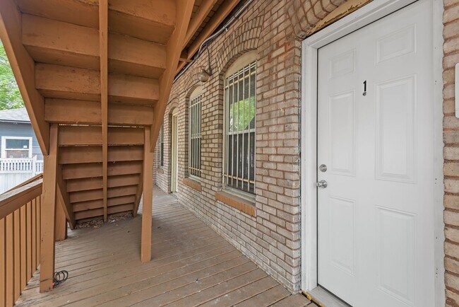 Building Photo - 211 Grotto St N