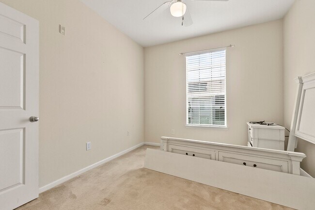 Building Photo - Midtown Village 3 Bed 3 Bath Condo!