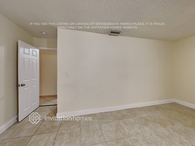 Building Photo - 3380 SW 139th Ave