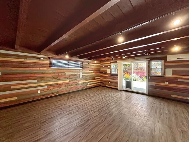 Building Photo - Beautiful 4B/2BA House in Clairemont w/ La...