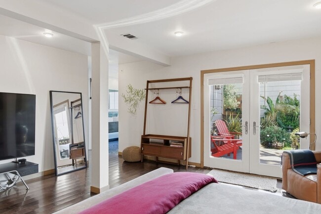 Building Photo - Fully Furnished 2BR + Media Room • 2BA Single-Family Home Near McLaren Park