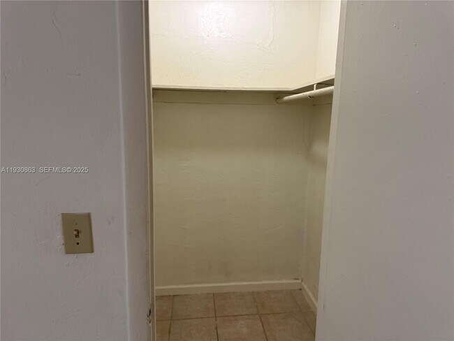 Building Photo - 1280 W 54th St