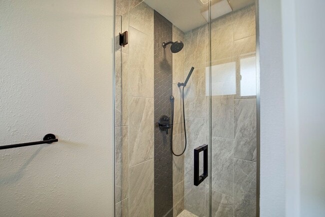 Building Photo - 4Bd/2.5Ba Kirkland House