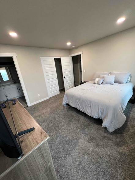 Building Photo - 2502 Castle Pines Dr