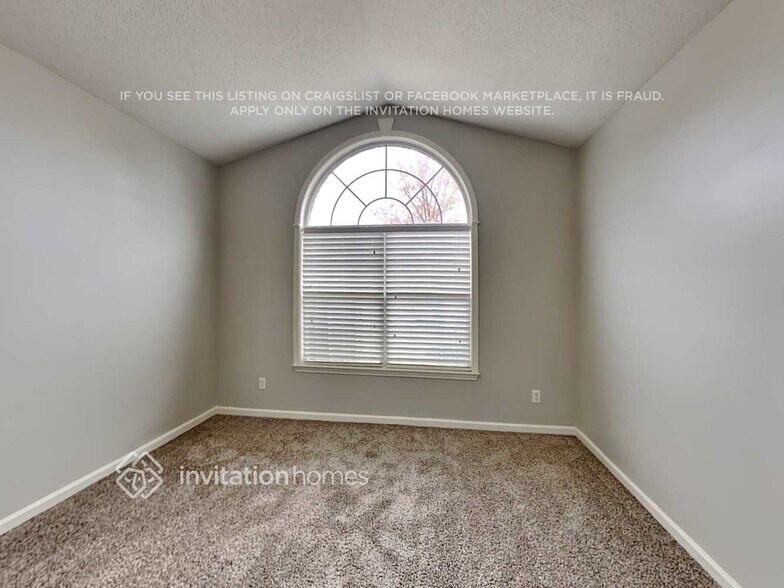 Building Photo - 605 City Park Dr