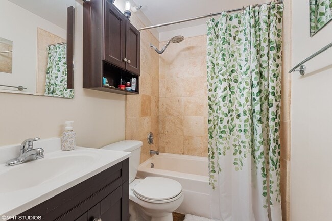 Building Photo - Lakeview with amazing Lake View 1bed/1bath is available for rent now!