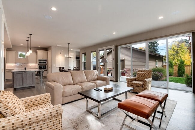 Building Photo - Furnished Home - Move in Ready!