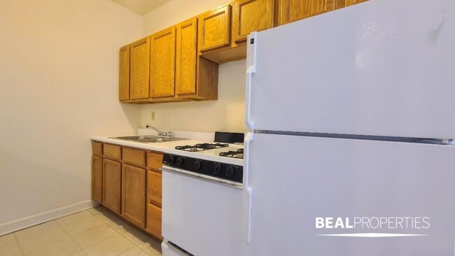 Building Photo - 0 bedroom in CHICAGO IL 60657