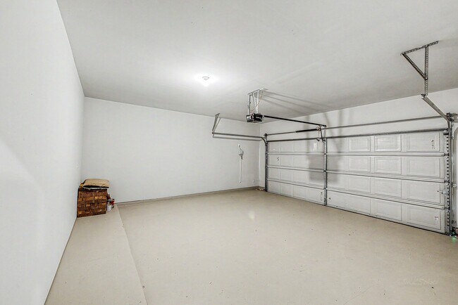 Building Photo - 209 Cambria Green Ln