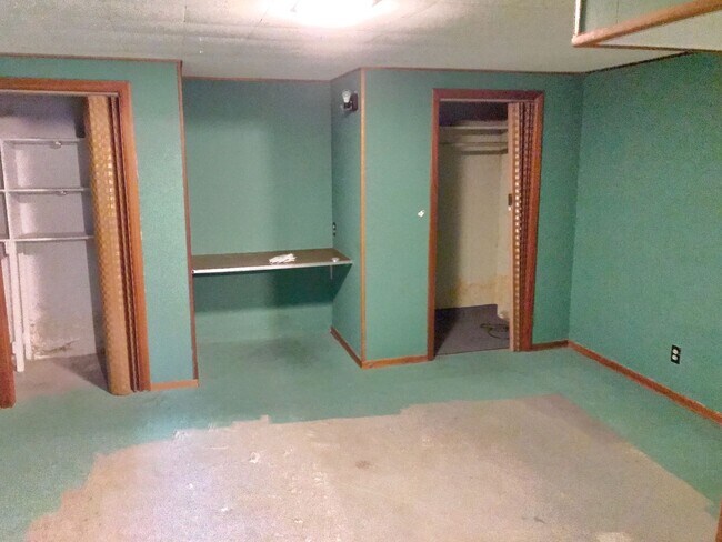 Building Photo - Adorable Hazelwood Bungalow on Secluded Road with Detached Garage, Expansive Basement and Yard