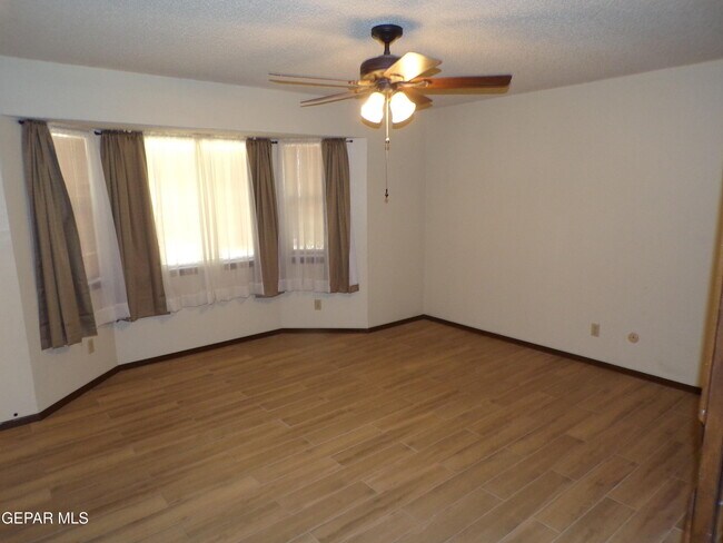 Building Photo - 4699 Round Rock Dr