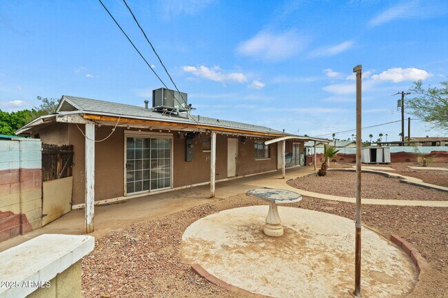 Building Photo - 13 E Desert Dr