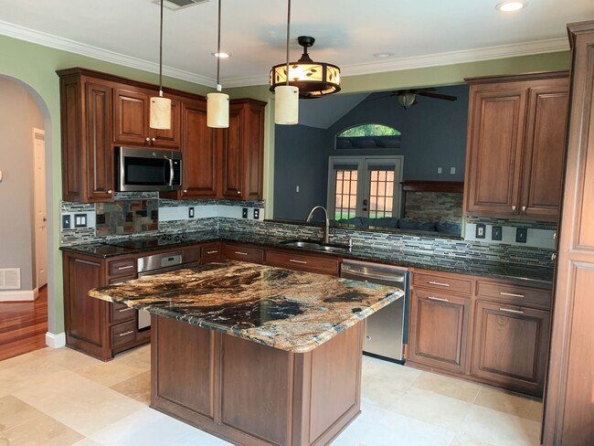 Building Photo - 3301 Bradford Dr