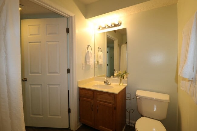 Building Photo - 214 Quietwood Dr