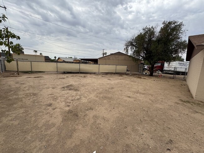 Building Photo - 5502 W Catalina Dr
