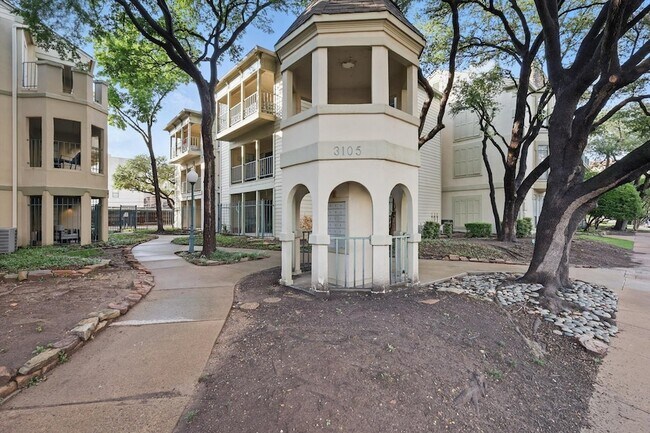 Building Photo - 3105 San Jacinto St