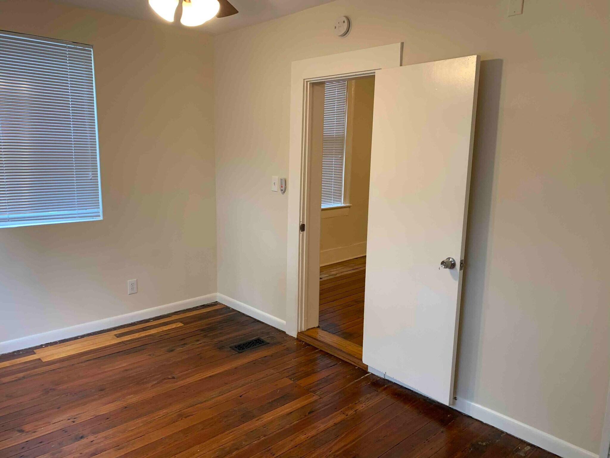 Building Photo - 903 Montgomery St