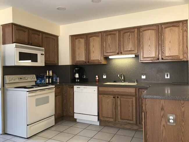 Building Photo - 4 BED/2 BATH ADORABLE, SPACIOUS SINGLE FAMILY HOME ---- FORREST DR. CANTON