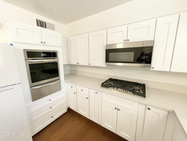 Building Photo - 6242 N 12th Pl